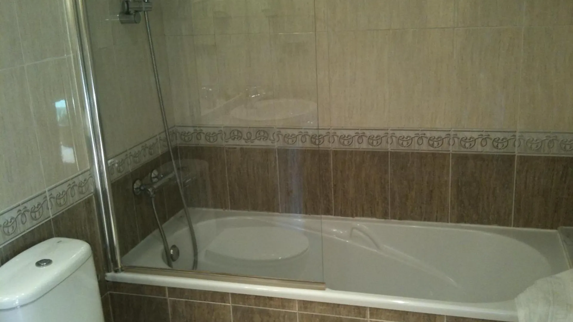 Hostal Mont-Rock Montagut Guest house